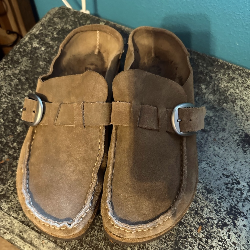 Size 10-10.5 or 41